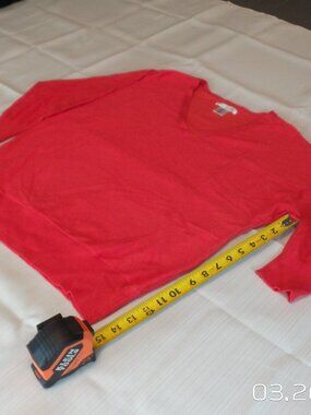 MAX STUDIO Women's Bright Pink V-Neck Sweater Size Small Like New Never worn